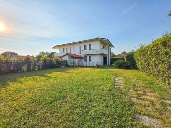 casa indipendente in vendita a Forte dei Marmi in zona Vittoria Apuana