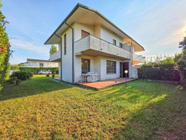 casa indipendente in vendita a Forte dei Marmi