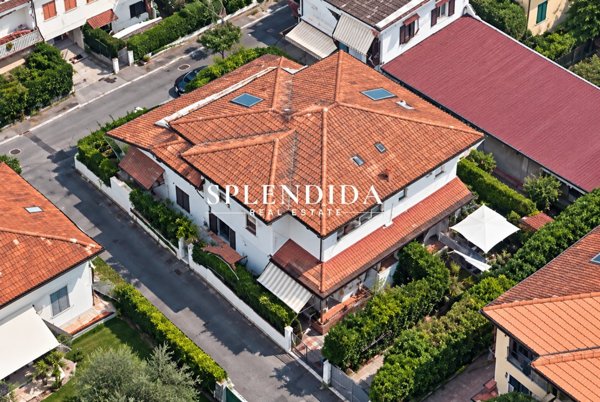casa indipendente in vendita a Forte dei Marmi in zona Vittoria Apuana