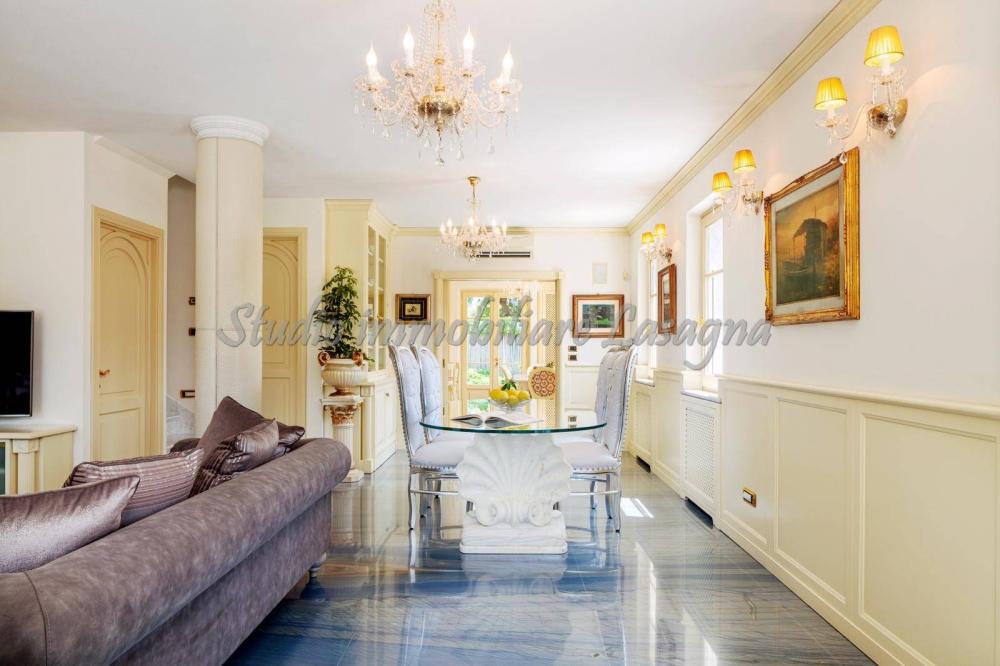 casa indipendente in vendita a Forte dei Marmi in zona Vittoria Apuana