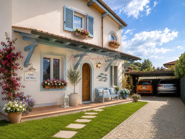 casa indipendente in vendita a Forte dei Marmi in zona Vittoria Apuana