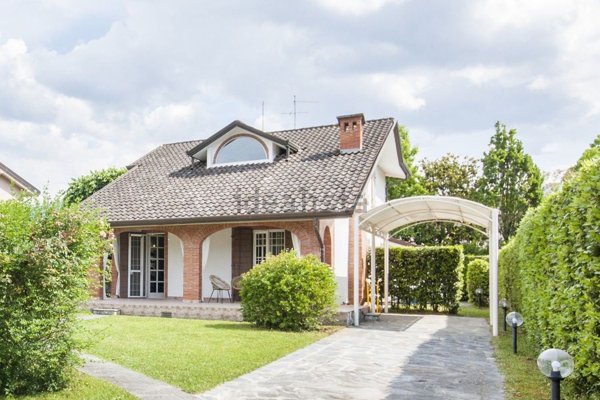 casa indipendente in vendita a Forte dei Marmi in zona Vaiana