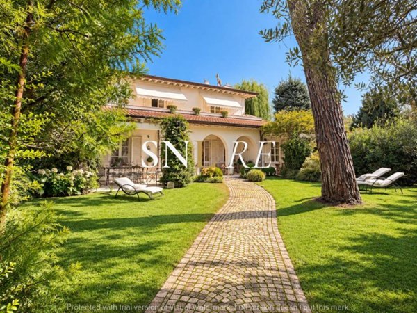 casa indipendente in vendita a Forte dei Marmi in zona Roma Imperiale