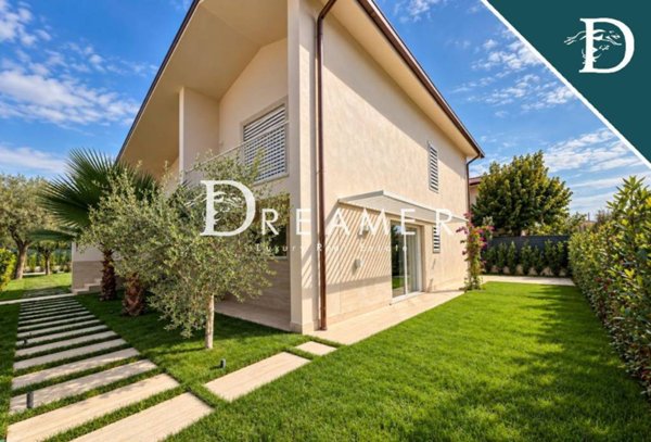 casa indipendente in vendita a Forte dei Marmi in zona Vaiana