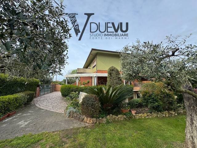 appartamento in vendita a Forte dei Marmi in zona Vaiana