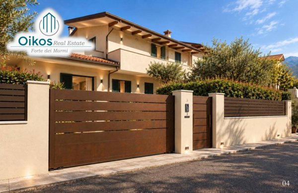casa indipendente in vendita a Forte dei Marmi in zona Roma Imperiale