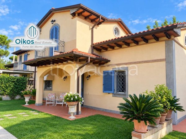 casa indipendente in vendita a Forte dei Marmi in zona Roma Imperiale