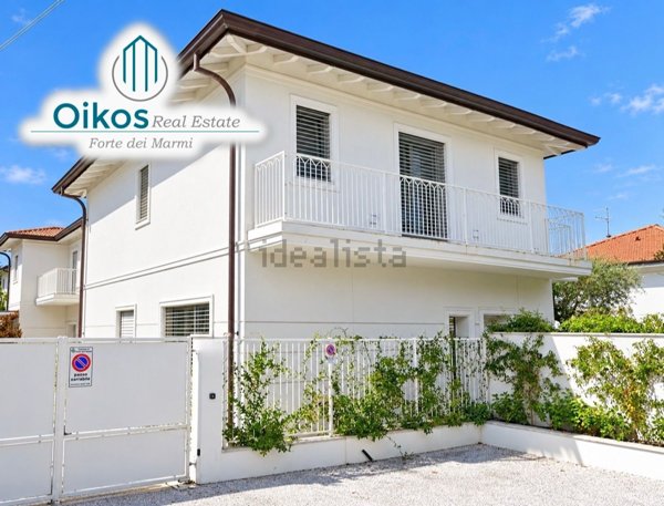 casa indipendente in vendita a Forte dei Marmi in zona Vittoria Apuana
