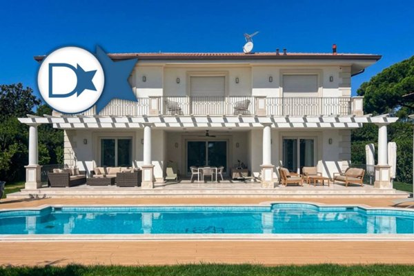 casa indipendente in vendita a Forte dei Marmi in zona Roma Imperiale