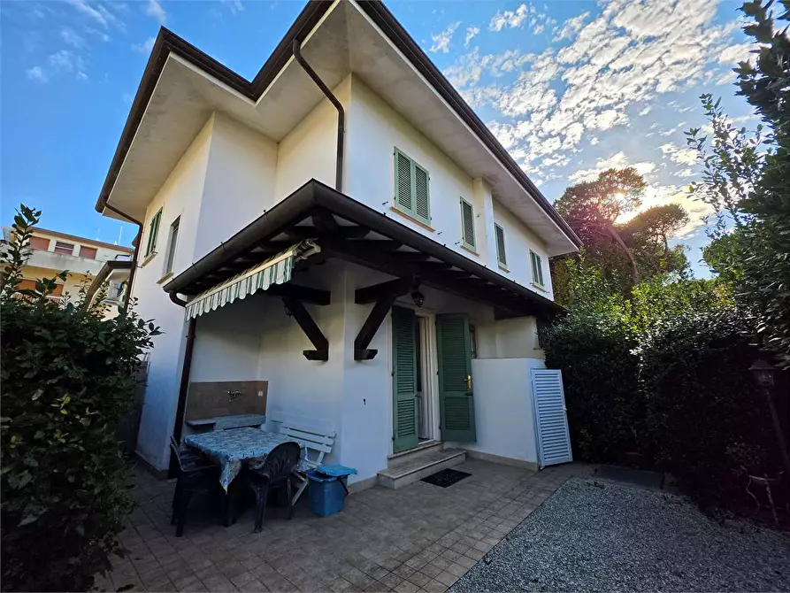 casa indipendente in vendita a Forte dei Marmi in zona Vittoria Apuana