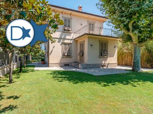 casa indipendente in vendita a Forte dei Marmi in zona Roma Imperiale