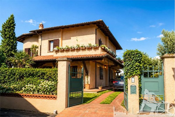 casa indipendente in vendita a Forte dei Marmi in zona Vittoria Apuana