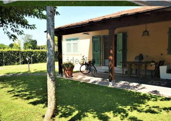 casa indipendente in vendita a Forte dei Marmi in zona Vittoria Apuana