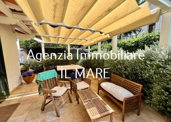 casa indipendente in vendita a Forte dei Marmi in zona Vittoria Apuana