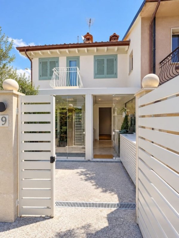casa indipendente in vendita a Forte dei Marmi in zona Vittoria Apuana