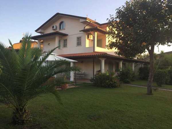 casa indipendente in vendita a Forte dei Marmi in zona Roma Imperiale