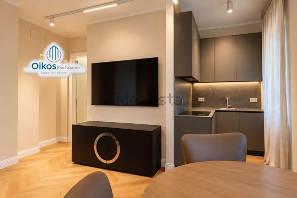appartamento in vendita a Forte dei Marmi in zona Roma Imperiale