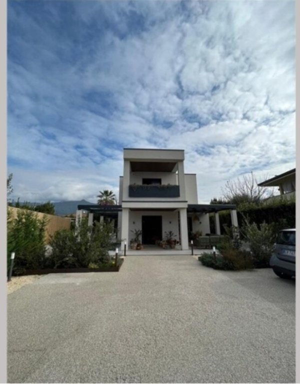 casa indipendente in vendita a Forte dei Marmi in zona Vittoria Apuana