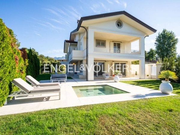 casa indipendente in vendita a Forte dei Marmi in zona Vittoria Apuana