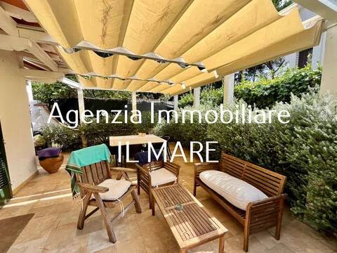 casa indipendente in vendita a Forte dei Marmi in zona Vittoria Apuana