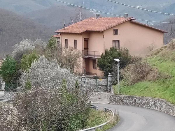 villa in vendita a Fosciandora in zona Ceserana