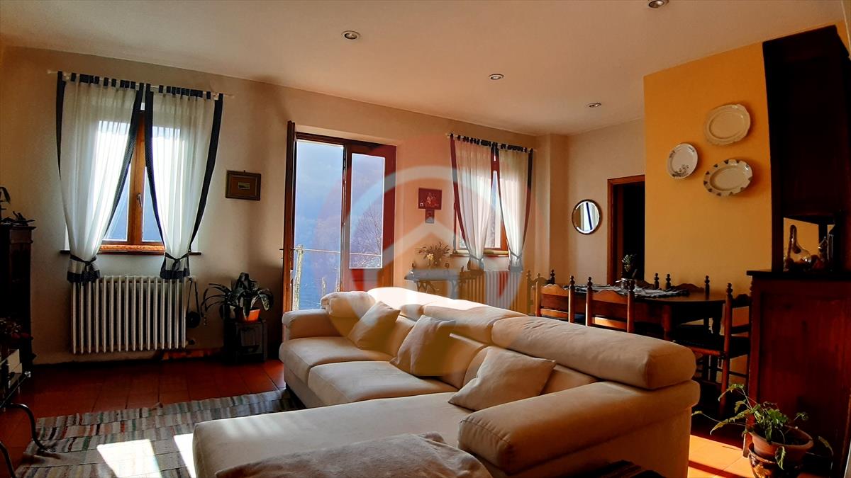 casa indipendente in vendita a Fosciandora in zona Ponte di Ceserana