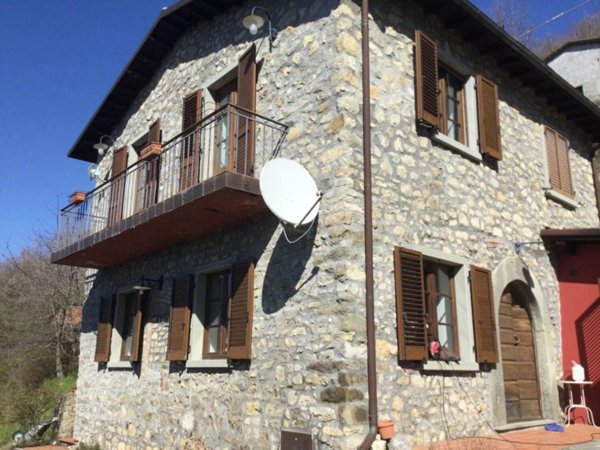 casa indipendente in vendita a Fosciandora