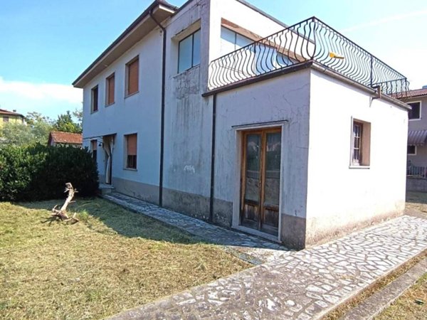 casa indipendente in vendita a Gallicano