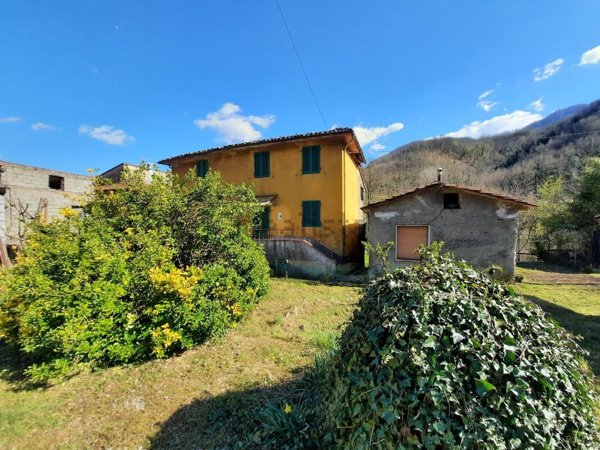 casa indipendente in vendita a Gallicano