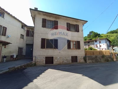 casa indipendente in vendita a Gallicano
