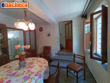 casa indipendente in vendita a Gallicano