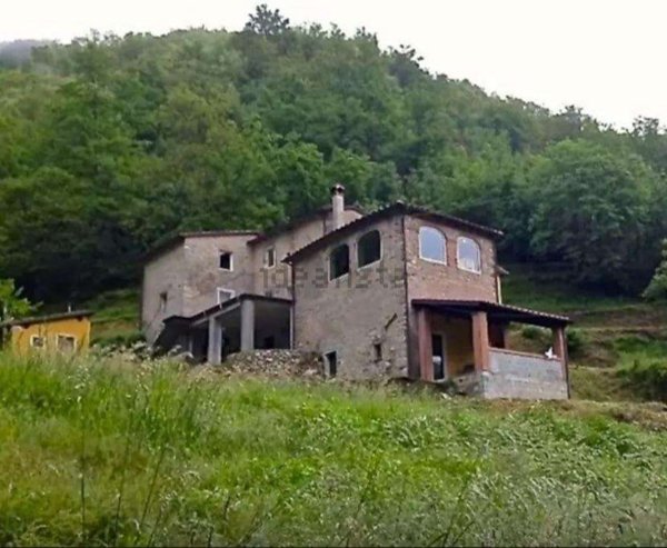 casa indipendente in vendita a Gallicano