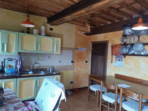 intera palazzina in vendita a Gallicano