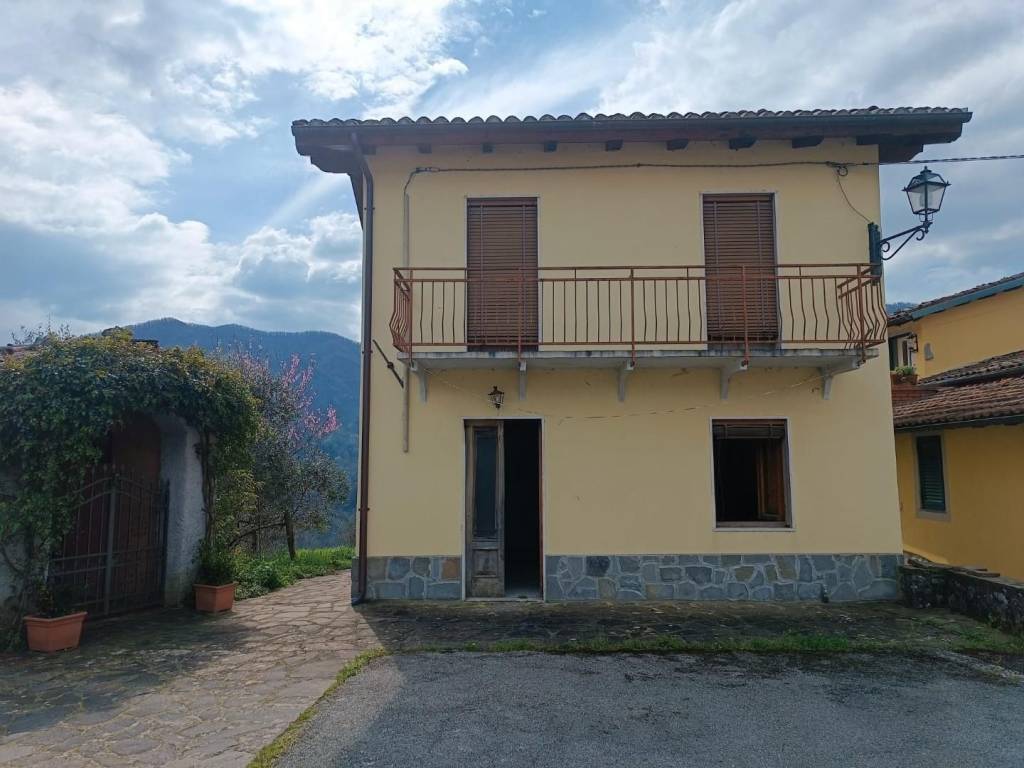 casa indipendente in vendita a Gallicano