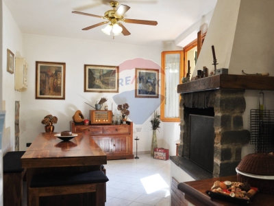 casa indipendente in vendita a Gallicano