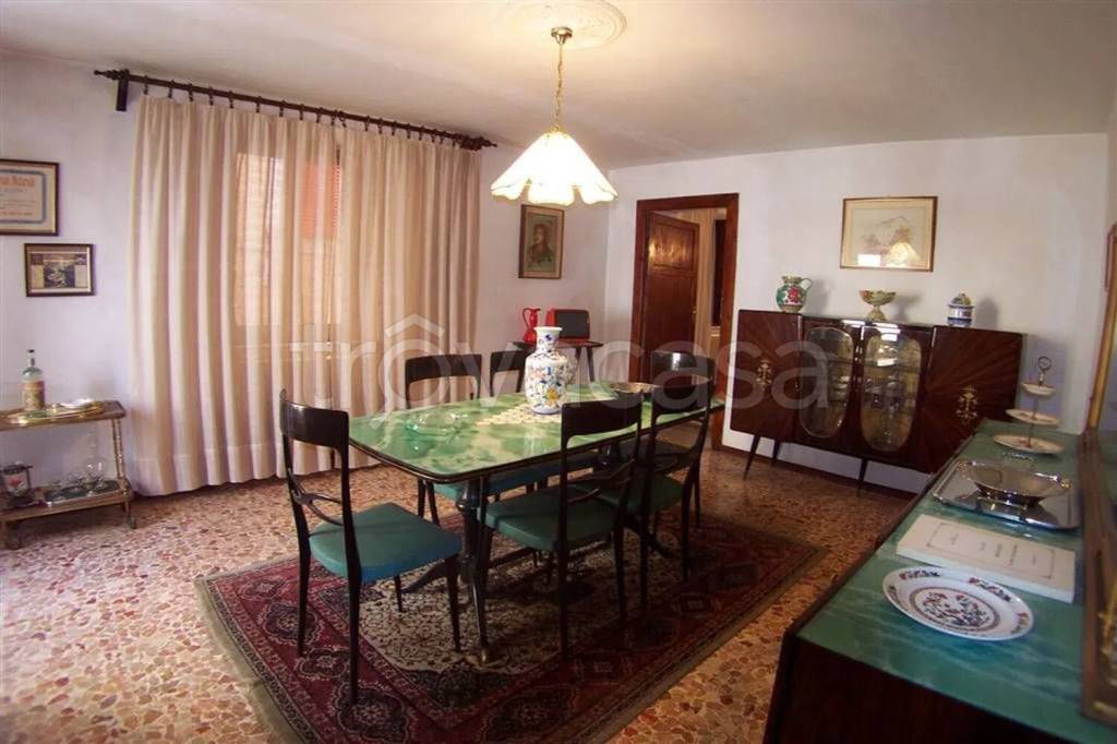casa indipendente in vendita a Gallicano