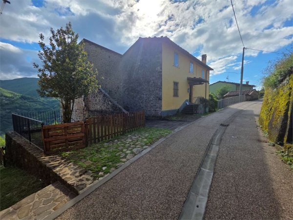 casa indipendente in vendita a Gallicano
