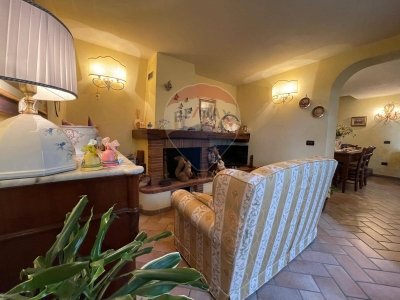 casa indipendente in vendita a Gallicano