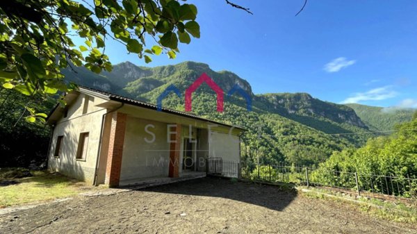 casa indipendente in vendita a Gallicano