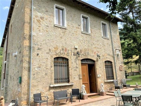 casa indipendente in vendita a Gallicano