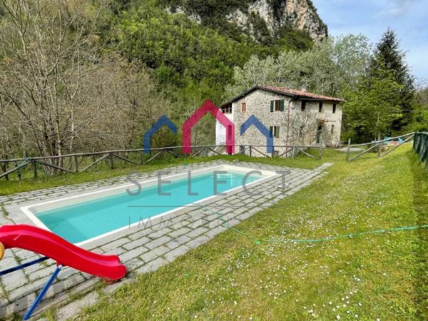 negozio in vendita a Gallicano
