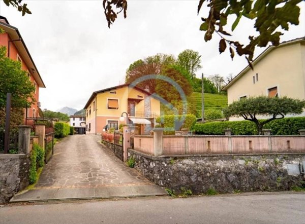 casa indipendente in vendita a Gallicano