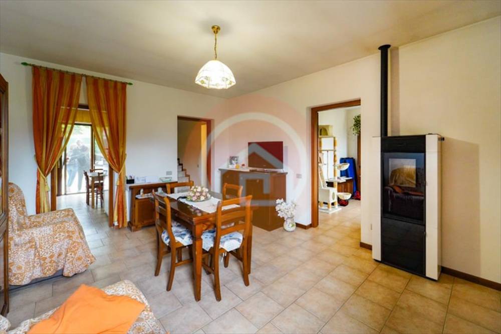 casa indipendente in vendita a Gallicano