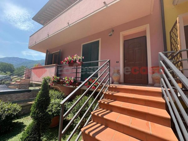 casa indipendente in vendita a Gallicano