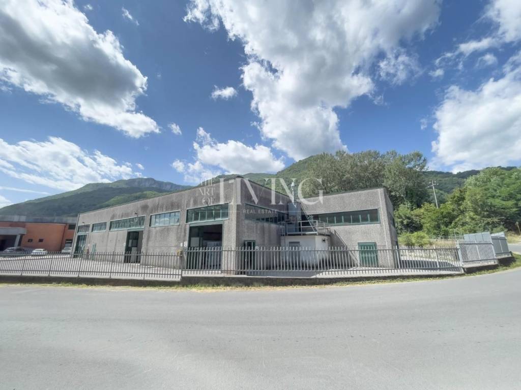 locale commerciale in vendita a Gallicano