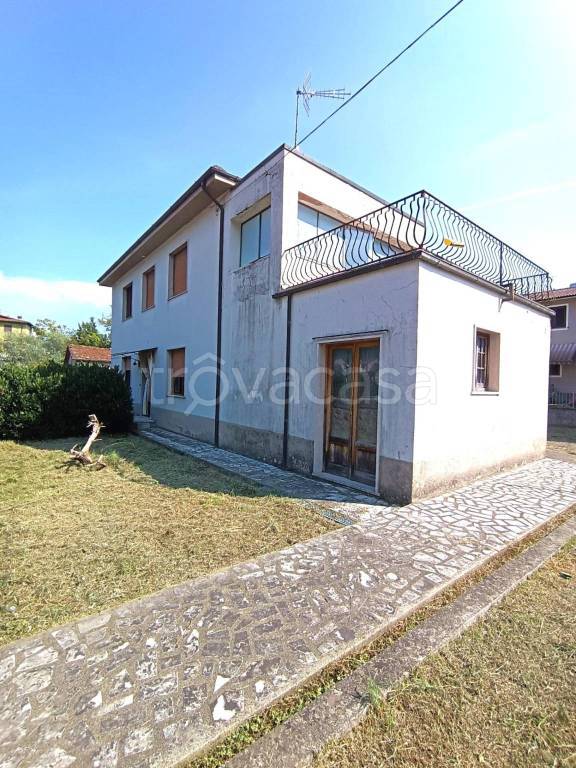 casa indipendente in vendita a Gallicano