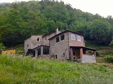 casa indipendente in vendita a Gallicano
