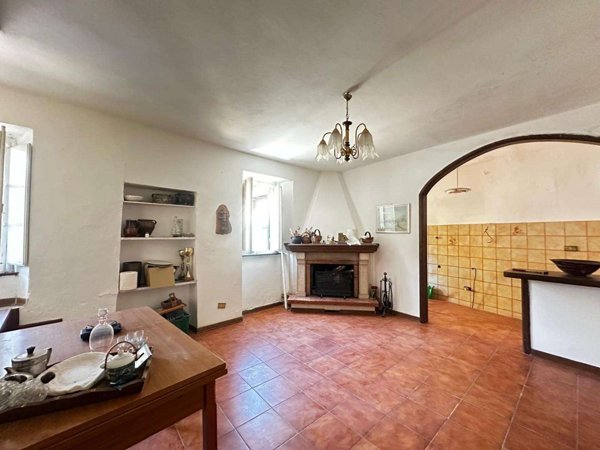 intera palazzina in vendita a Gallicano