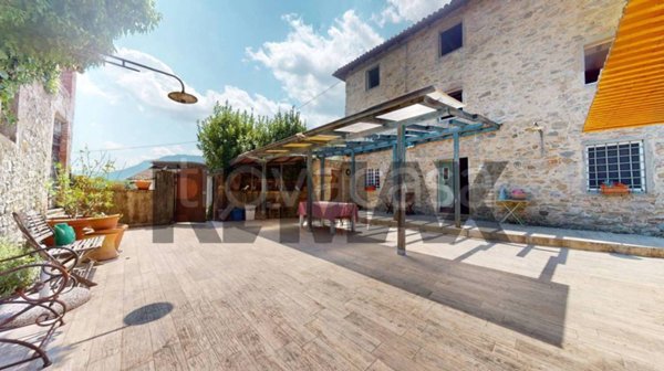 casa indipendente in vendita a Gallicano