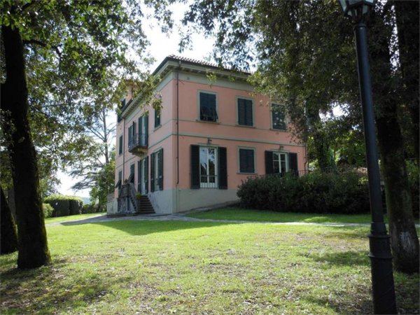 casa indipendente in vendita a Lucca in zona Torre